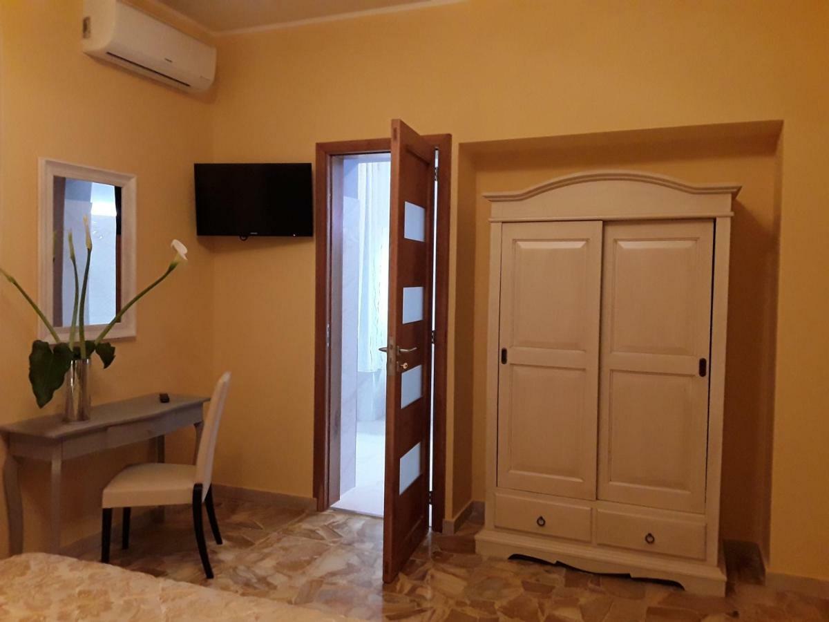 La Riviera Bed & Breakfast Милацо Екстериор снимка