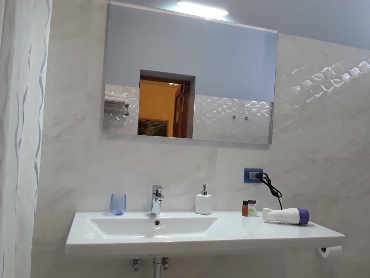 La Riviera Bed & Breakfast Милацо Екстериор снимка